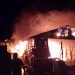 Incendio reduce a cenizas pensión y una vivienda en Valverde
