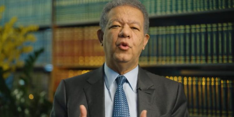 Leonel Fernández afirma situación del dengue revela inacción e incompetencia del gobierno