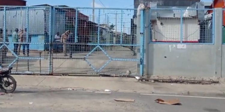 Autoridades evalúan perdidas millonarias dejadas por incendio en el mercado de Dajabón