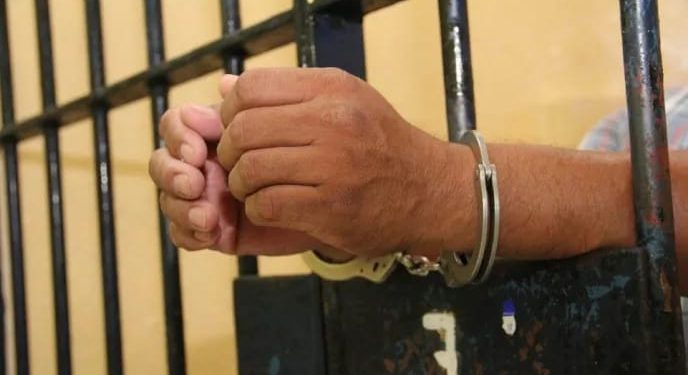 Apresan hijo por quitarle la vida a su padre con un arma blanca en Santiago