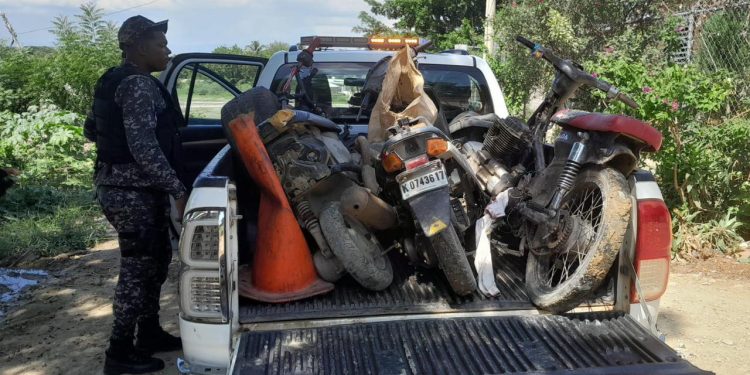 PN recupera motocicletas y máquinas de motor en casa abandonada de Valverde