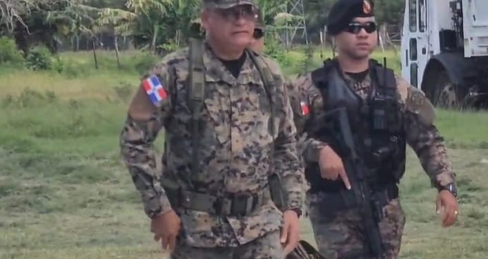 Comandante general encabeza revelo de  tropas del ejército acantonadas en la frontera    