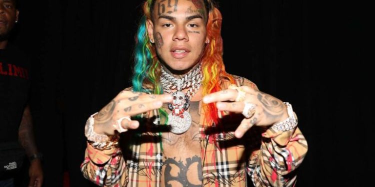 Arrestan al artista urbano Tekashi por golpear a productor musical