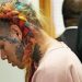 Jueza se reserva para el martes decisión de medida de coerción contra Tekashi