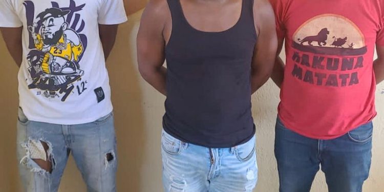 PN y ERD apresan tres personas en Montecristi por amenaza de muerte; ocupan pistola