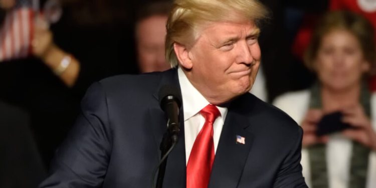 Trump dice que aceptaría presidir la Cámara Baja para unificar a los republicanos