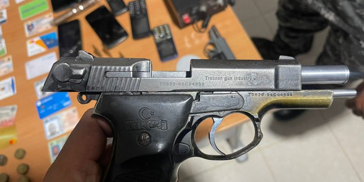 Enfrentamiento a tiros entre miembro del ejército y policía deja un cabo herido en mao