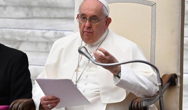 El papa contra las apariencias