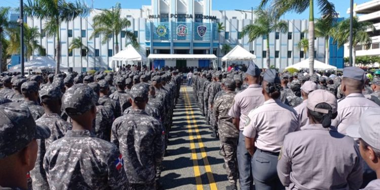 Presidente Abinader dispone el ascenso de 7,800 agentes de la Policía Nacional