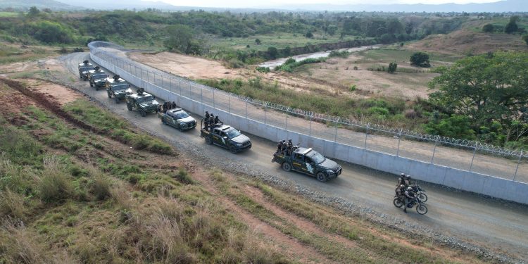 Aumentan vigilancia en la frontera ante enfrentamientos de bandas y policías en Haití