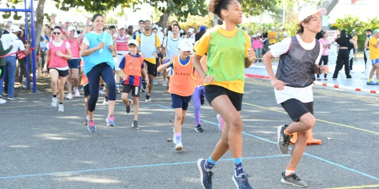Celebran carrera Relevo alrededor del mundo Rumbo a París 2024