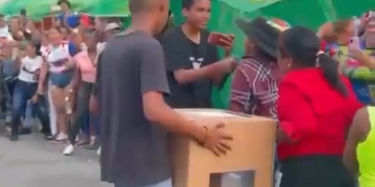 Comparsa Se Robaron Los Votos, gana primer lugar en categoría popular en el Carnaval Dajabón 2024