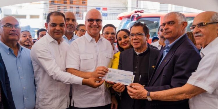 Gobierno entrega RD 45 millones a instituciones de Valverde, Santiago Rodríguez y Pedernales