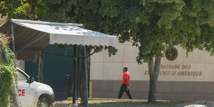 EEUU evacúa a sus ciudadanos en Haití hacia República Dominicana