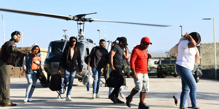 Evacúan desde Haití a otros 30 dominicanos; 15 hombres, 9 mujeres y 6 menores de edad