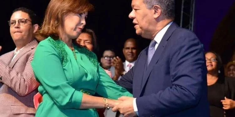 Leonel anuncia a Ingrid Mendoza como su compañera de boleta