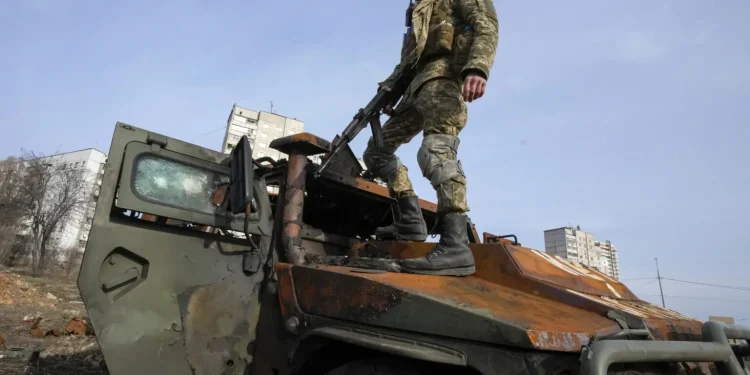 Militares rusos destruyen equipos de comunicaciones y vigilancia ucranianos
