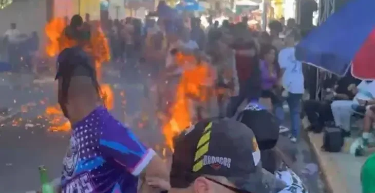 Muere niño que resultó con quemaduras tras incendio en Carnaval de Salcedo