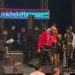 Músicos abandonan al salsero Michel El Buenón en pleno escenario