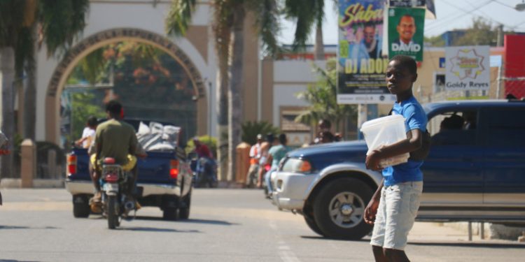 Crisis en Haití provoca desplazamiento de menores haitianos a Dajabón en busca de comida