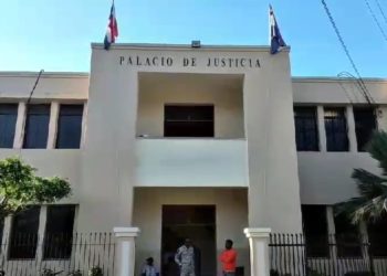 Protestan frente a tribunal exigiendo justicia por cuádruple crimen en comunidad de Dajabón