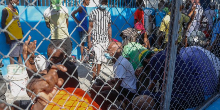 Unos 3,600 presos huyeron de la cárcel de Puerto Príncipe tras el ataque de las bandas