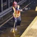 Acusan a madre de arrojar a su bebé por una tubería inundada en Nueva York