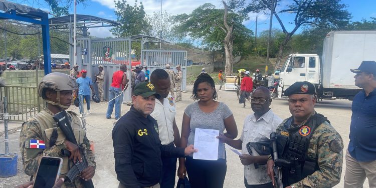 Ejército y G-2 detienen peligrosa fugitiva haitiana al intentar ingresar al país por la zona fronteriza