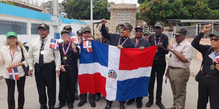 Militares constitucionalistas del 24 de abril visitaron Dajabón