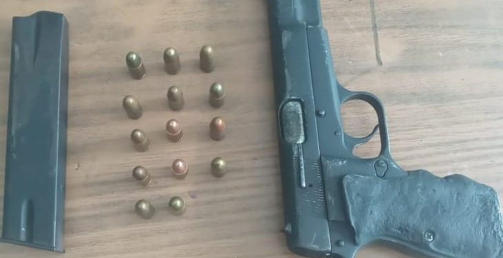 Autoridades apresan en Barahona hombre y ocupan 52,540  cigarrillos extranjeros, una pistola, dos máquinas tragamonedas y una pasola
