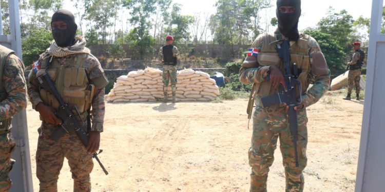 Militares vigilan toma de agua en rió fronterizo con Dajabón