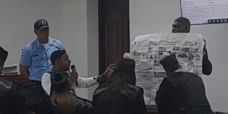 Perito dice no pudo precisar si impacto de bala salió de vehículo donde se encontraba “El Dotolcito”
