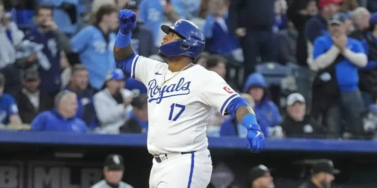 Nelson Velázquez celebra sus jonrones con una picardía especial