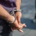 Policías arrestan hombre por amenazas y agresión con arma de fuego contra su pareja sentimental