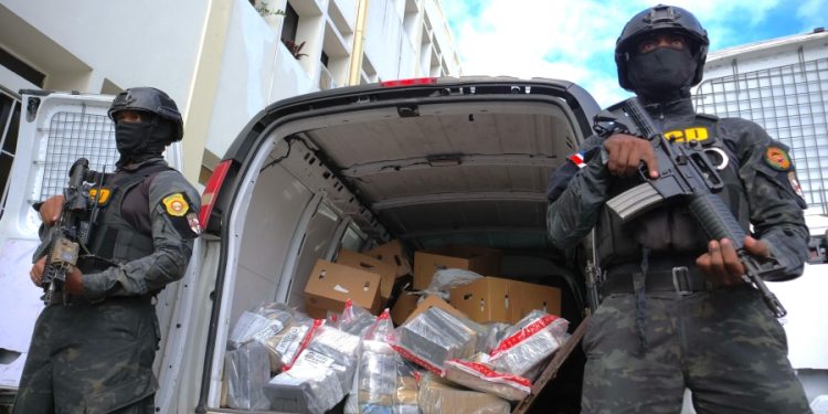 Frustran envío de 180 paquetes presumiblemente cocaína a España camuflados en frutas