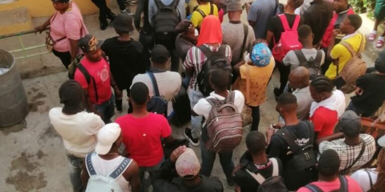 Cesfront detiene 72 haitianos con estatus migratorio irregular en hotel de Elías Piña