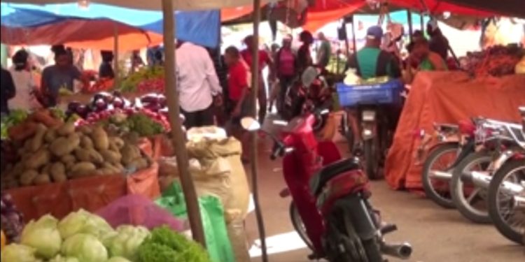Comerciantes demandan gobierno y ayuntamiento terminen reconstrucción de mercado de las verduras en Dajabón