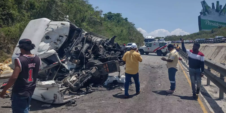 Un muerto y varios heridos deja triple choque en Autovía del Este