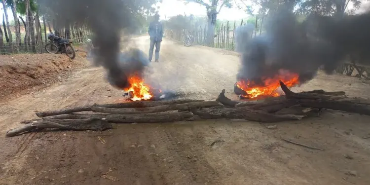 Comunidad de  Dajabón protesta por mal estado de su carretera principal