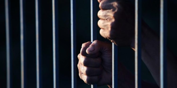 Condenan a 30 años de prisión dos mataron hombre en atraco