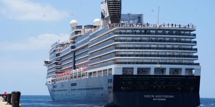 Cabo Rojo recibe cerca de 2,000 visitantes con la llegada de su segundo crucero
