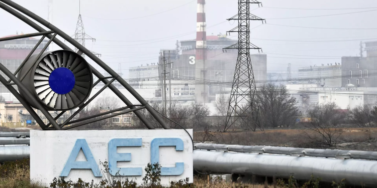 Instan OIEA y EU a responder a ataques a central nuclear rusa