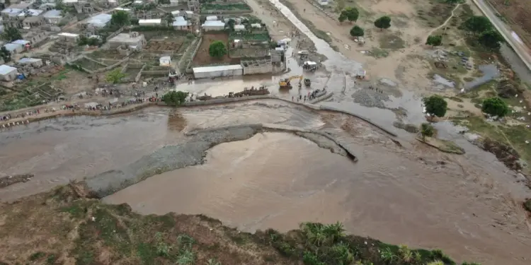 Vídeo; Desbordamiento del rió Masacre provocó daños al canal haitiano e impide paso de los productores de la Vigía