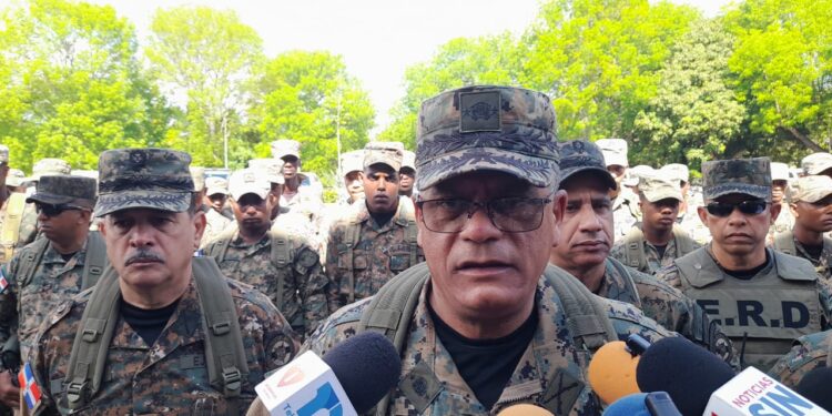 Comandante general encabeza relevo de casi 400 miembros del décimo batallón del ejército en Dajabón