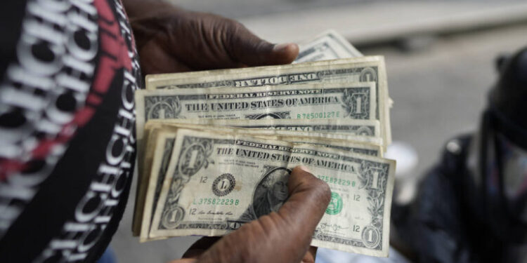 Dólar mantiene tendencia a la baja en la RD; se cambia hoy a $58.59