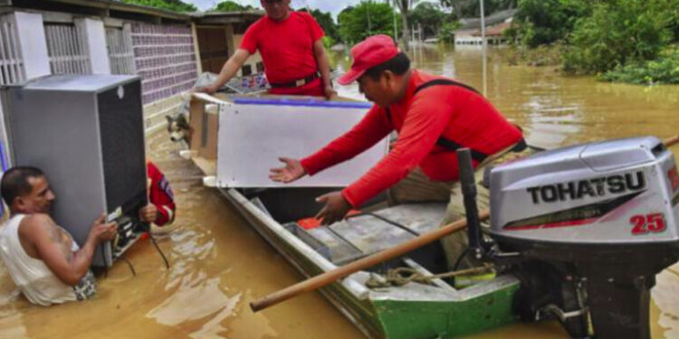 COE aumenta a 25 las provincias en alerta por vaguada que incide sobre el país