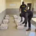 Arrestan dos e incautan 268 paquetes de presumiblemente cocaína en Pedernales