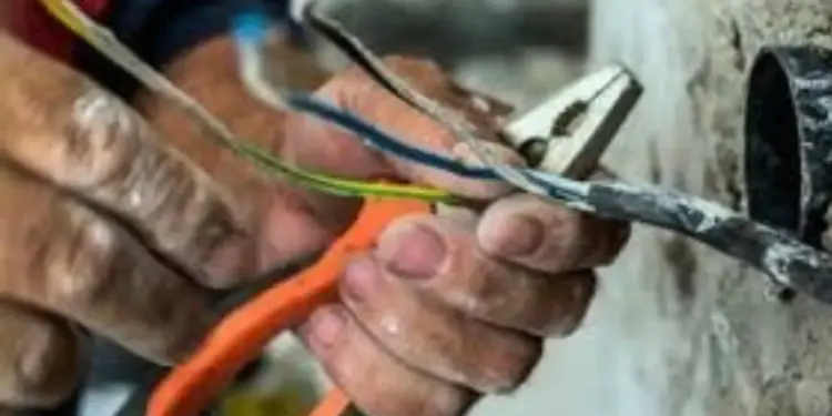 Se electrocuta hombre en Barahona cuando realizaba una conexión eléctrica