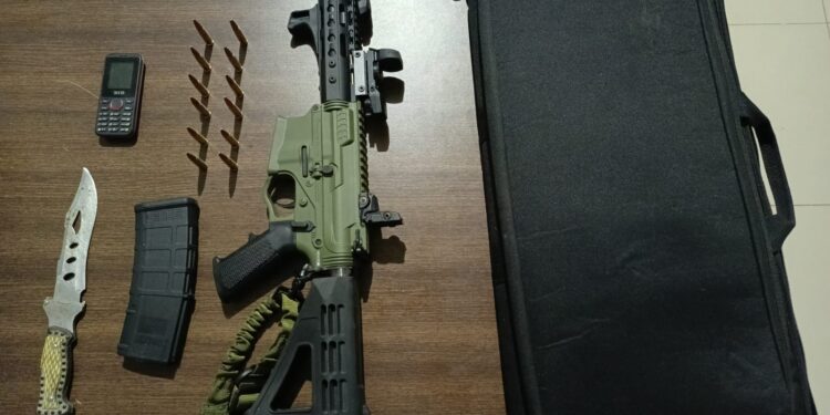 Autoridades ocupan arma de guerra mediante allanamientos en comunidad de Dajabón