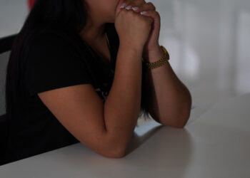 Salen otras víctimas de pastor acusado de violar a niñas en iglesia